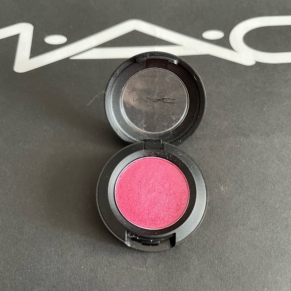 MAC Eyeshadow in Cherry Topped - Picture 1 of 4